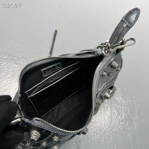 Balenciaga Le Cagole Mini Bag With Chain 20CM 92718 Arena Wrinkled Lambskin Leather Aged Silver Hardware Fall/Winter 2022 Collection - Image 7