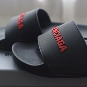Balenciaga Pool Slides Mens/Womens Spring/Summer 2020 Collection - Image 4
