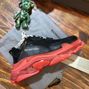 Balenciaga Triple S Clear Sole Unisex Sneakers Fall/Winter 2022 Collection - Image 3