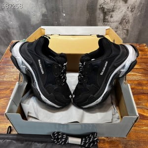 Balenciaga Triple S Clear Sole Unisex Sneakers Fall/Winter 2022 Collection - Image 3