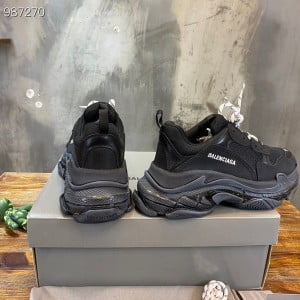 Balenciaga Triple S Clear Sole Unisex Sneakers Fall/Winter 2022 Collection - Image 3