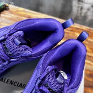 Balenciaga Triple S Clear Sole Unisex Sneakers Fall/Winter 2022 Collection - Image 4