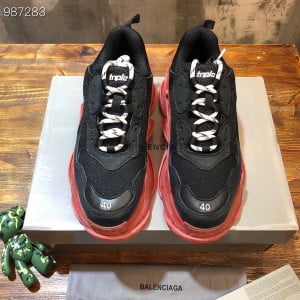 Balenciaga Triple S Clear Sole Unisex Sneakers Fall/Winter 2022 Collection - Image 4