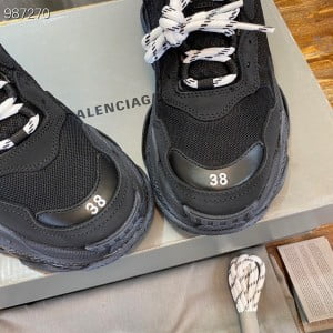 Balenciaga Triple S Clear Sole Unisex Sneakers Fall/Winter 2022 Collection - Image 5