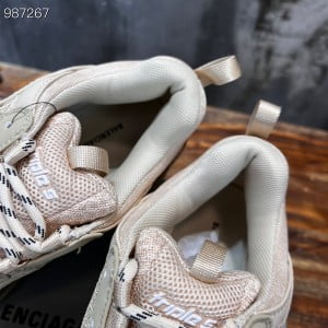 Balenciaga Triple S Clear Sole Unisex Sneakers Fall/Winter 2022 Collection - Image 6
