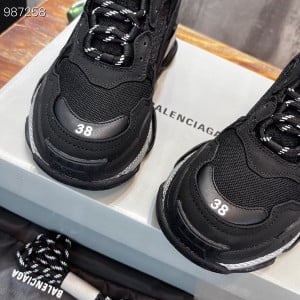 Balenciaga Triple S Clear Sole Unisex Sneakers Fall/Winter 2022 Collection - Image 6
