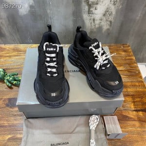 Balenciaga Triple S Clear Sole Unisex Sneakers Fall/Winter 2022 Collection - Image 7