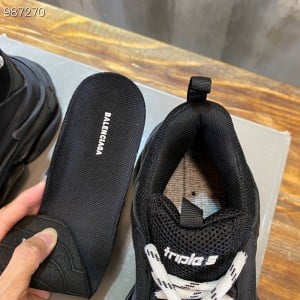 Balenciaga Triple S Clear Sole Unisex Sneakers Fall/Winter 2022 Collection - Image 8