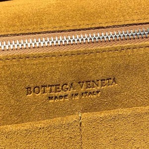 Bottega Veneta Arco Shoulder Bag 32cm Grained Calfskin Leather 2020 Spring/Summer Collection - Image 9