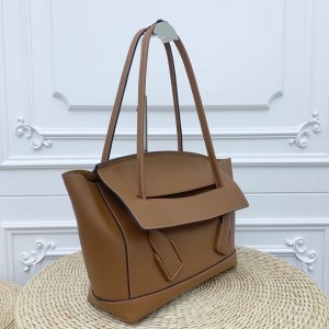 Bottega Veneta Arco Shoulder Bag 48cm Calfskin Leather 2020 Spring/Summer Collection - Image 3