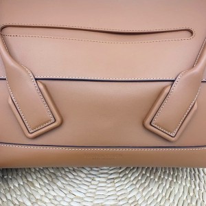 Bottega Veneta Arco Shoulder Bag 48cm Calfskin Leather 2020 Spring/Summer Collection - Image 6