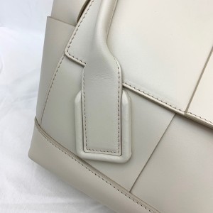 Bottega Veneta Arco Shoulder Bag 48cm Calfskin Leather 2020 Spring/Summer Collection - Image 7