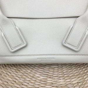 Bottega Veneta Arco Shoulder Bag 48cm Grained Calfskin Leather 2020 Spring/Summer Collection - Image 5