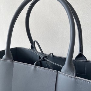 Bottega Veneta Arco Tote Bag 48cm Calfskin Leather Spring/Summer 2022 Collection - Image 4