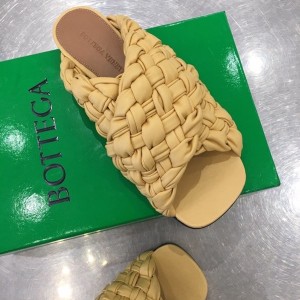 Bottega Veneta Board Flat Sandals Calfskin Leather Fall/Winter 2020 Collection - Image 3
