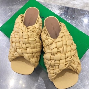 Bottega Veneta Board Flat Sandals Calfskin Leather Fall/Winter 2020 Collection - Image 5