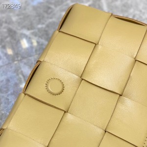 Bottega Veneta Cassette Bag 24cm 578004 Lambskin Leather Spring/Summer 2021 Collection - Image 3
