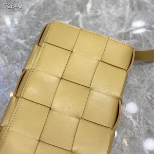 Bottega Veneta Cassette Bag 24cm 578004 Lambskin Leather Spring/Summer 2021 Collection - Image 4