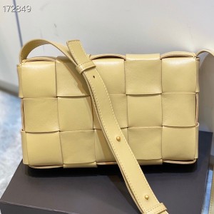 Bottega Veneta Cassette Bag 24cm 578004 Lambskin Leather Spring/Summer 2021 Collection - Image 6