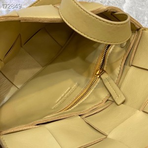 Bottega Veneta Cassette Bag 24cm 578004 Lambskin Leather Spring/Summer 2021 Collection - Image 9