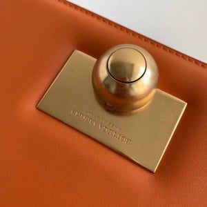 Bottega Veneta Classic Shoulder Bag 28cm 587222 Calfskin Leather Spring/Summer 2021 Collection - Image 6