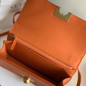 Bottega Veneta Classic Shoulder Bag 28cm 587222 Calfskin Leather Spring/Summer 2021 Collection - Image 7