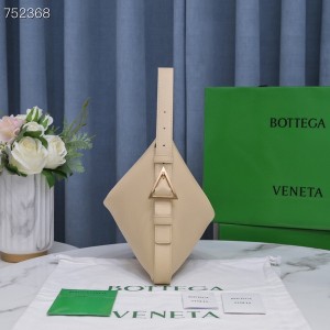 Bottega Veneta Cradle Bag 35cm 7582 Calfskin Leather Fall/Winter 2021 Collection - Image 3