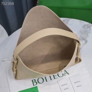 Bottega Veneta Cradle Bag 35cm 7582 Calfskin Leather Fall/Winter 2021 Collection - Image 4