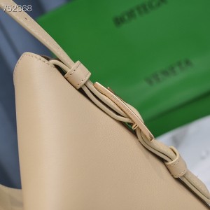 Bottega Veneta Cradle Bag 35cm 7582 Calfskin Leather Fall/Winter 2021 Collection - Image 6