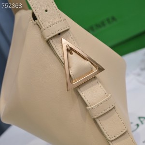 Bottega Veneta Cradle Bag 35cm 7582 Calfskin Leather Fall/Winter 2021 Collection - Image 7
