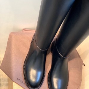 Bottega Veneta Knee High Equestrian Boots Calfskin Leather Fall/Winter 2020 Collection - Image 9