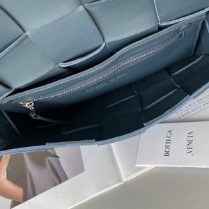 Bottega Veneta Mini Cassette Bag 24cm 578004 Lambskin Leather Silver Hardware Fall/Winter 2022 Collection - Image 7