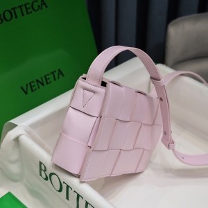 Bottega Veneta Mini Cassette Bag 24cm 578004 Lambskin Leather Spring/Summer 2022 Collection - Image 3