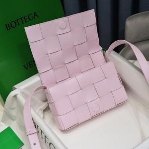Bottega Veneta Mini Cassette Bag 24cm 578004 Lambskin Leather Spring/Summer 2022 Collection - Image 5