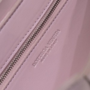 Bottega Veneta Mini Cassette Bag 24cm 578004 Lambskin Leather Spring/Summer 2022 Collection - Image 8