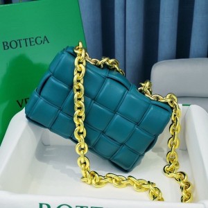 Bottega Veneta Padded Cassette Shoulder Bag 26cm 631421 Lambskin Leather Spring/Summer 2022 Collection - Image 3
