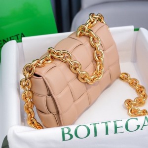 Bottega Veneta Padded Cassette Shoulder Bag 26cm 631421 Lambskin Leather Spring/Summer 2022 Collection - Image 3