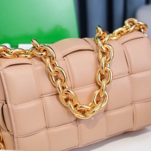 Bottega Veneta Padded Cassette Shoulder Bag 26cm 631421 Lambskin Leather Spring/Summer 2022 Collection - Image 4