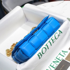 Bottega Veneta Padded Cassette Shoulder Bag 26cm 631421 Lambskin Leather Spring/Summer 2022 Collection - Image 5