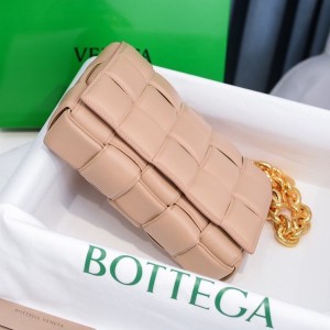 Bottega Veneta Padded Cassette Shoulder Bag 26cm 631421 Lambskin Leather Spring/Summer 2022 Collection - Image 5