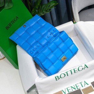 Bottega Veneta Padded Cassette Shoulder Bag 26cm 631421 Lambskin Leather Spring/Summer 2022 Collection - Image 6