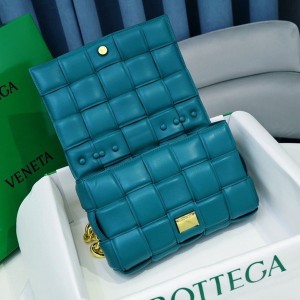Bottega Veneta Padded Cassette Shoulder Bag 26cm 631421 Lambskin Leather Spring/Summer 2022 Collection - Image 6