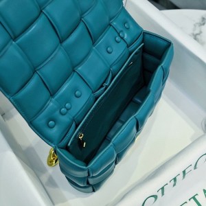 Bottega Veneta Padded Cassette Shoulder Bag 26cm 631421 Lambskin Leather Spring/Summer 2022 Collection - Image 7