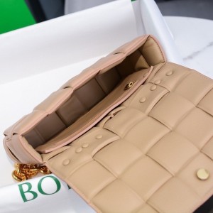 Bottega Veneta Padded Cassette Shoulder Bag 26cm 631421 Lambskin Leather Spring/Summer 2022 Collection - Image 7