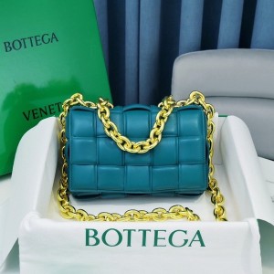 Bottega Veneta Padded Cassette Shoulder Bag 26cm 631421 Lambskin Leather Spring/Summer 2022 Collection - Image 9