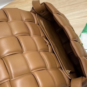 Bottega Veneta Padded Cassette Shoulder Bag 26cm 70094 Gold Hardware Lambskin Leather Spring/Summer 2022 Collection - Image 7