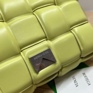 Bottega Veneta Padded Cassette Shoulder Bag 26cm 70094 Silver Hardware Lambskin Leather Spring/Summer 2022 Collection - Image 5