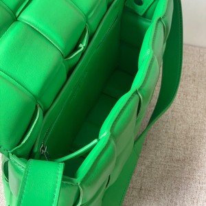 Bottega Veneta Padded Cassette Shoulder Bag 26cm 70094 Silver Hardware Lambskin Leather Spring/Summer 2022 Collection - Image 5