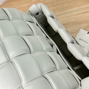 Bottega Veneta Padded Cassette Shoulder Bag 26cm 70094 Silver Hardware Lambskin Leather Spring/Summer 2022 Collection - Image 7
