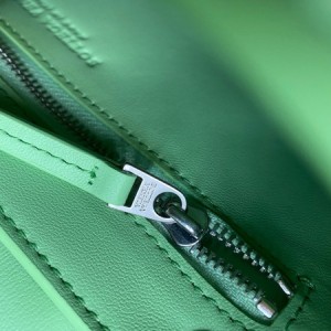 Bottega Veneta Padded Cassette Shoulder Bag 26cm 70094 Silver Hardware Lambskin Leather Spring/Summer 2022 Collection - Image 7